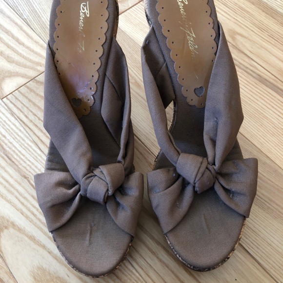 Sz 8 Beverly Feldman High heeled wedges - Picture 2 of 3